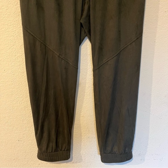 Jessica Simpson pull on olive green velour elastic waist jogger pants - Picture 3 of 4